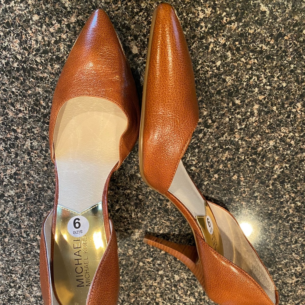 New Never Worn Michael Kors Pumps